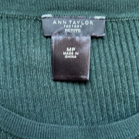 Ann Taylor Factory green ribbed long sleeve sweater, size medium petite - Picture 5 of 6